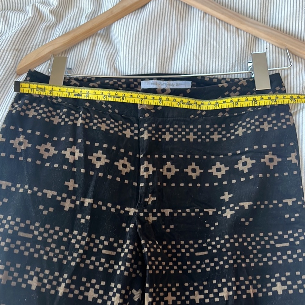 Gorgeous built by Wendy corduroy pants in aztec print, women’s size 2